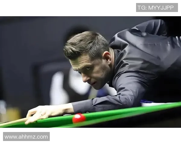 足球明星挑战斯诺克台球赛场展现新风采引发球迷热议