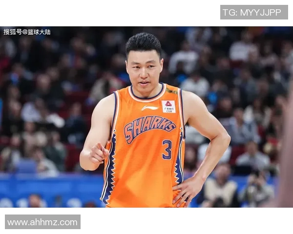 李根的篮球之路:从青涩少年到职业赛场的辉煌历程与奋斗精神